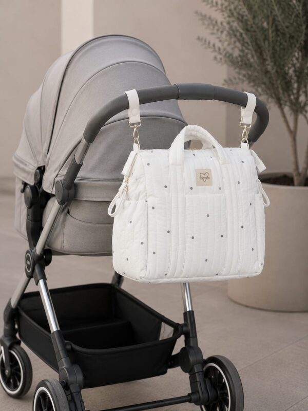 915672 Bolso de maternidad impermeable de Mayoral con cambiador y mochila para bebé bodoques grises sobre blanco 3