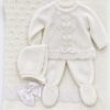 Pack Primera Puesta: Blanco con Traje de Punto de 3 Piezas y Toquilla con Encaje 2 Pack Primera Puesta: Blanco con Traje de Punto de 3 Piezas y Toquilla con Encaje 2