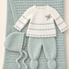 Pack Primera Puesta: Conjunto de Nacimiento Juliana 3 Piezas Crudo y Verde Agua Empolvado con Toquilla 2 Pack Primera Puesta: Conjunto de Nacimiento Juliana 3 Piezas Crudo y Verde Agua Empolvado con Toquilla 2