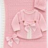 Pack Primera Puesta: Conjunto de Nacimiento Rosa Empolvado con Peto, Jersey, Gorro y Toquilla 2 Pack Primera Puesta: Conjunto de Nacimiento Rosa Empolvado con Peto, Jersey, Gorro y Toquilla 2