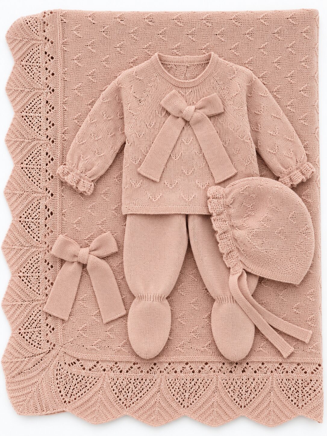Conjunto de bebé tejido en rosa empolvado Pack Primera Puesta: Conjunto de punto Juliana rosa empolvado con capota y toquilla – Talla 1 mes 3