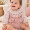 Conjunto de Niña con Ranita de Punto Rosa Empolvado y Blusa Floral con Volante 1 Conjunto de Niña con Ranita de Punto Rosa Empolvado y Blusa Floral con Volante 1
