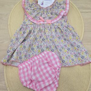 Vestidito floral + ranita vichy rosa.