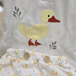Conjunto 2 piezas Pololo + Camiseta cuello bebé "Patitos" 4 Conjunto 2 piezas Pololo + Camiseta cuello bebé "Patitos" 7