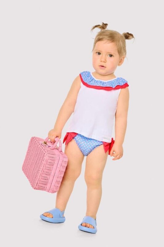 WhatsApp Image 2026-04-23 at 11.40.36 (1) Conjunto de baño Camiseta + Braguita "Volantes florecitas blancas y rojas" 5
