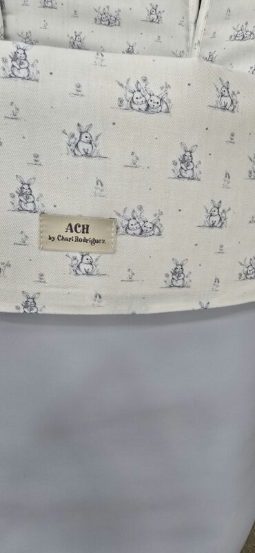 WhatsApp Image 2026-09-10 at 17.06.40 (2) 🐰 Saco de silla Bunny – ACH by Chari Rodríguez | Azul celeste ACH by Chary Rodriguez 5