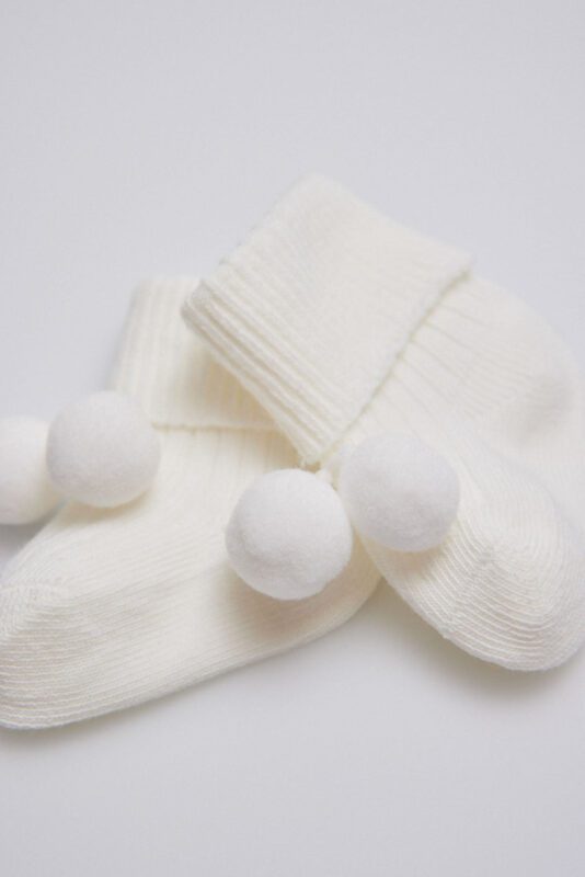 WhatsApp Image 2026-09-24 at 18.23.19 (13) Pack de Calcetines Recién Nacido Ysabel Mora con Pompones 7