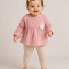 Conjunto de Bebé Niña Rosa con Volante y Conejito de Pelo 1 Conjunto de Bebé Niña Rosa con Volante y Conejito de Pelo 1