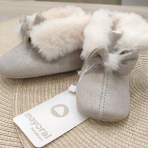 Bota beige dorado y pelito crudo, Mayoral