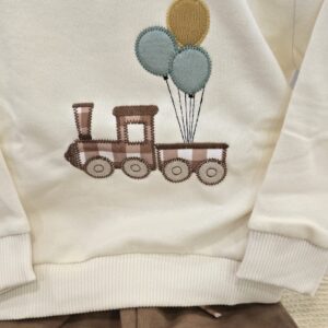 Chándal de niño «Tren» en tonos crema y camel 🤎🚂 7