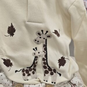 Conjunto infantil de invierno con sudadera de capucha y pantalón corto de jirafas 4 Conjunto infantil de invierno con sudadera de capucha y pantalón corto de jirafas 8