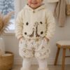 Conjunto infantil de invierno con sudadera de capucha y pantalón corto de jirafas 2 Conjunto infantil de invierno con sudadera de capucha y pantalón corto de jirafas 2