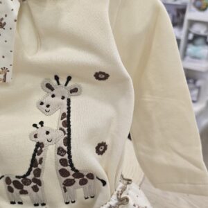 Conjunto infantil de invierno con sudadera y faldita de jirafas 5 Conjunto infantil de invierno con sudadera y faldita de jirafas 9